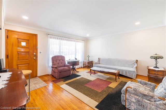 8915 Wormer Avenue, Redford, MI 48239