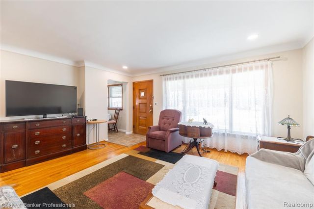 8915 Wormer Avenue, Redford, MI 48239