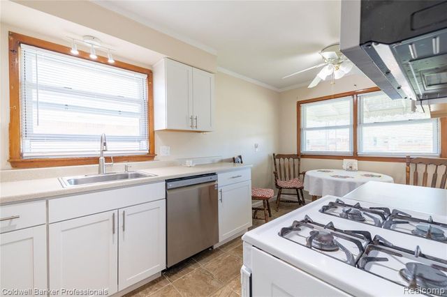 8915 Wormer Avenue, Redford, MI 48239