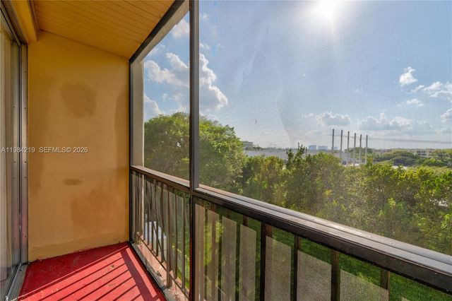 8870 Fontainebleau Blvd 503, Miami, FL 33172