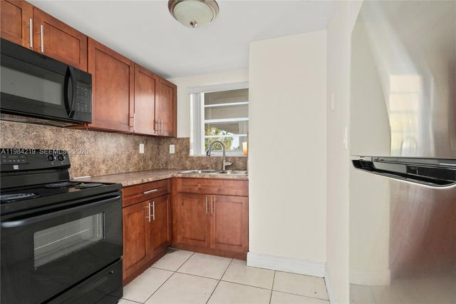 8870 Fontainebleau Blvd 503, Miami, FL 33172