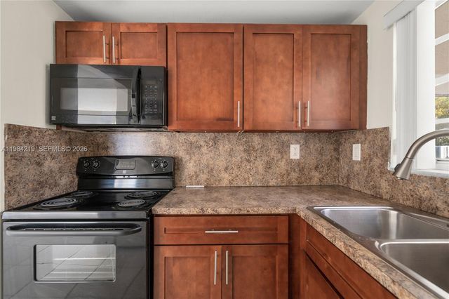 8870 Fontainebleau Blvd 503, Miami, FL 33172