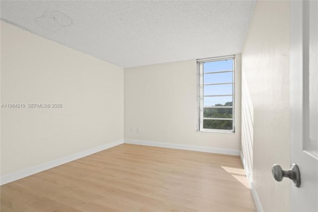 8870 Fontainebleau Blvd 503, Miami, FL 33172