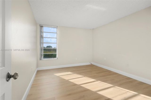 8870 Fontainebleau Blvd 503, Miami, FL 33172