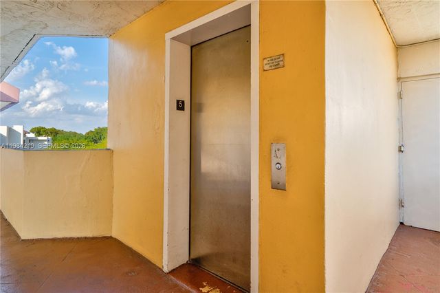 8870 Fontainebleau Blvd 503, Miami, FL 33172