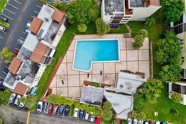 8870 Fontainebleau Blvd 503, Miami, FL 33172