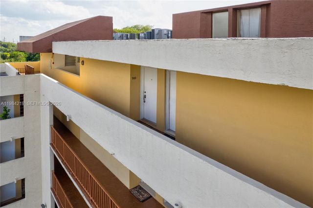 8870 Fontainebleau Blvd 503, Miami, FL 33172