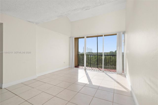 8870 Fontainebleau Blvd 503, Miami, FL 33172