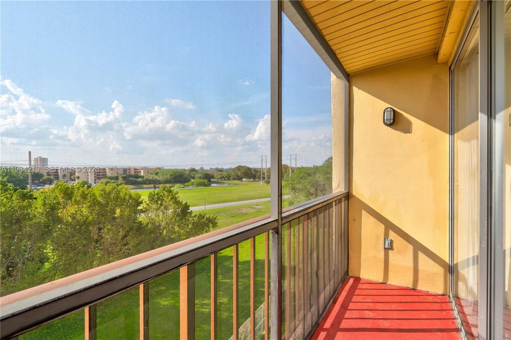 8870 Fontainebleau Blvd 503, Miami, FL 33172