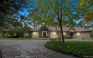9736 Cross Creek Drive, South Lyon, MI 48178