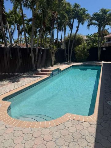 16479 SW 53rd St, Miami, FL 33185