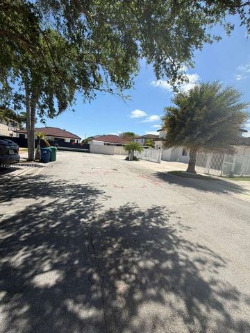 16479 SW 53rd St, Miami, FL 33185