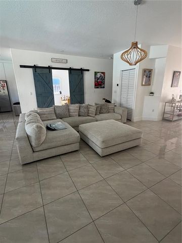 16479 SW 53rd St, Miami, FL 33185