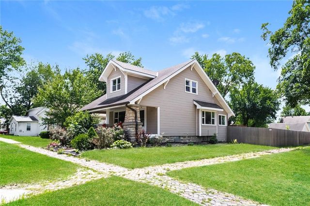 701 E Peoria Street, Paola, KS 66071