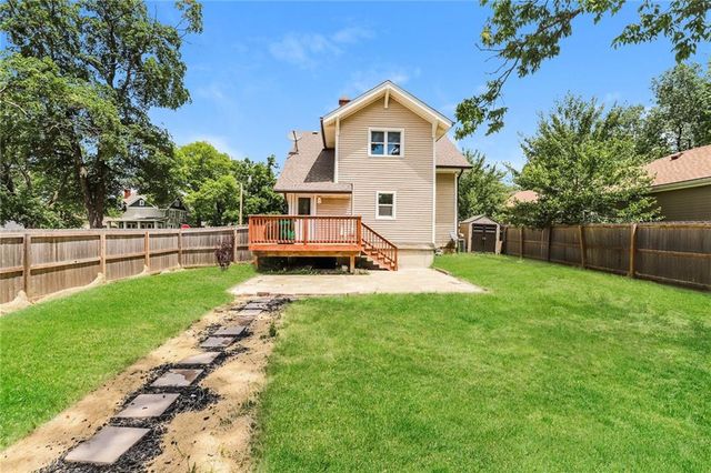 701 E Peoria Street, Paola, KS 66071