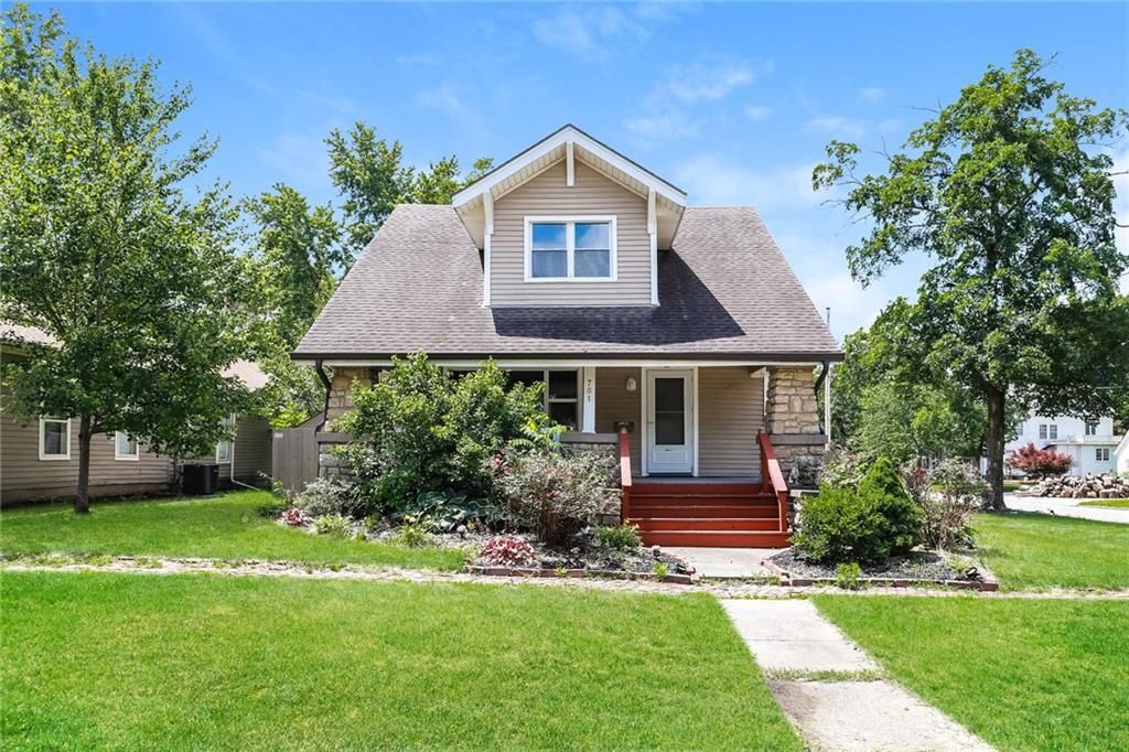 701 E Peoria Street, Paola, KS 66071