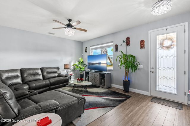 984 Captiva Island Circle SW, Palm Bay, FL 32908