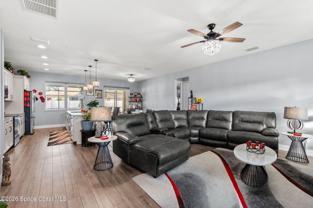 984 Captiva Island Circle SW, Palm Bay, FL 32908