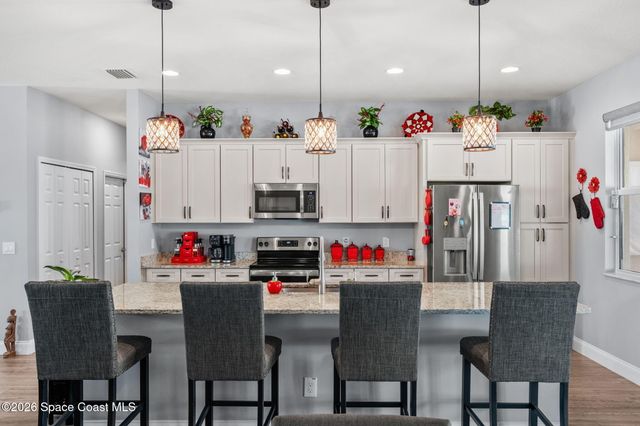 984 Captiva Island Circle SW, Palm Bay, FL 32908