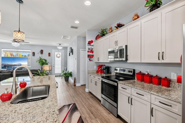 984 Captiva Island Circle SW, Palm Bay, FL 32908