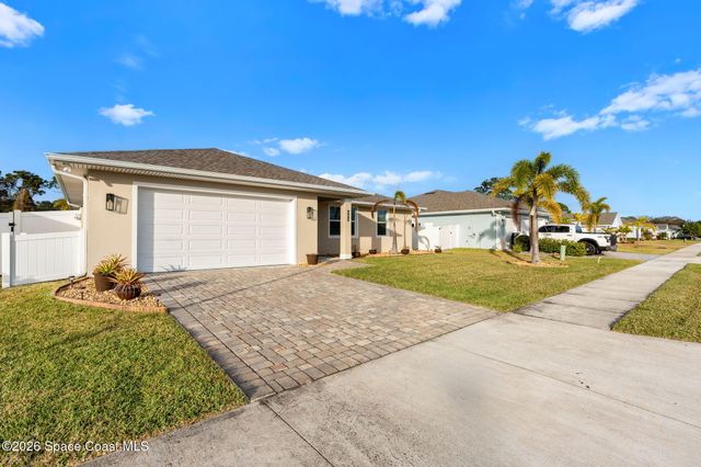 984 Captiva Island Circle SW, Palm Bay, FL 32908