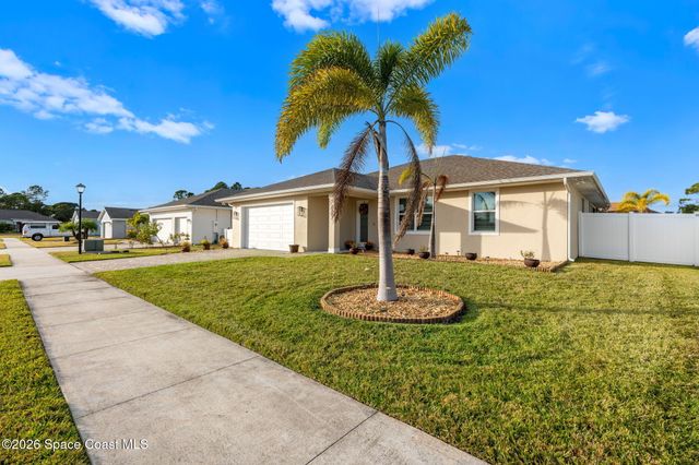 984 Captiva Island Circle SW, Palm Bay, FL 32908