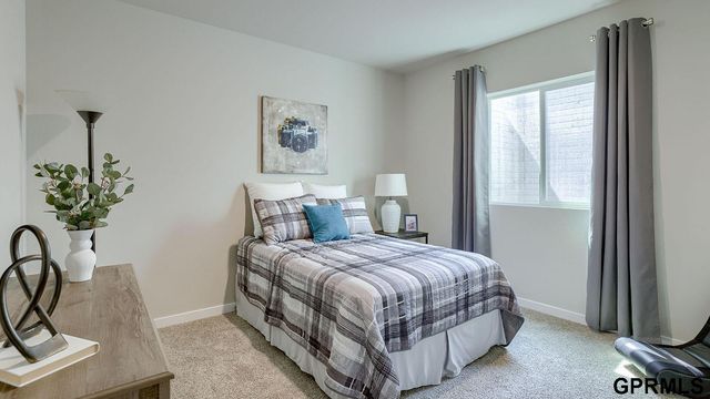 12319 S 205th Avenue, Gretna, NE 68028