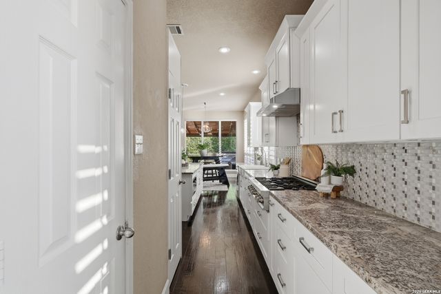 15714 Alamogordo, Helotes, TX 78023