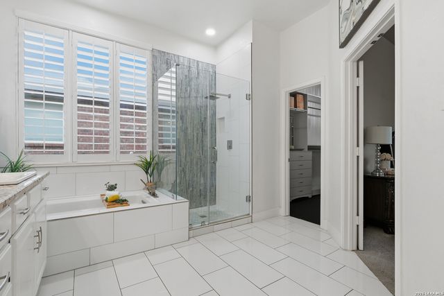 15714 Alamogordo, Helotes, TX 78023