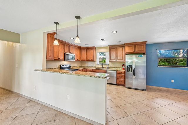 3304 SWAAN LANE, Sarasota, FL 34235