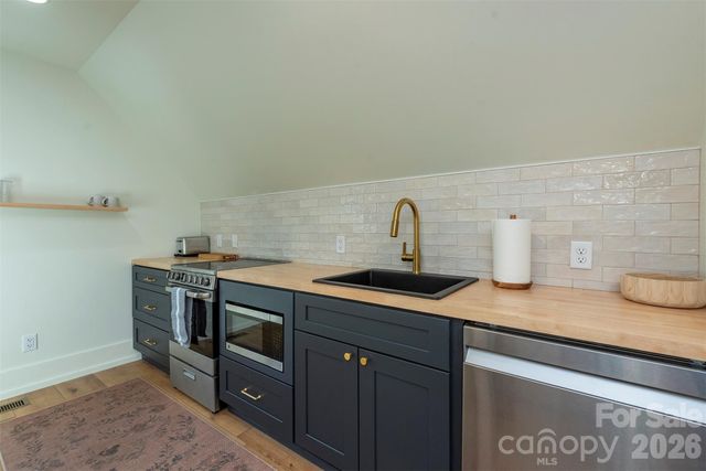 1156 Campbells Trace, Nebo, NC 28761