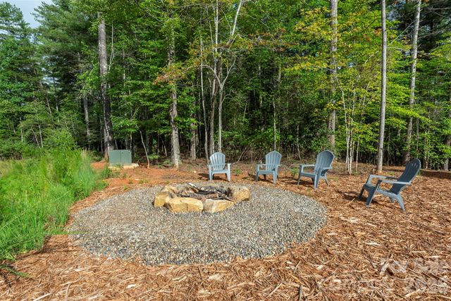 1156 Campbells Trace, Nebo, NC 28761