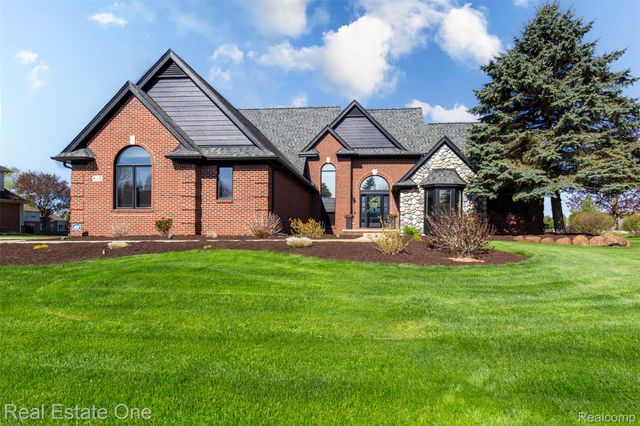 418 Gleneagles, Highland Charter Township, MI 48357