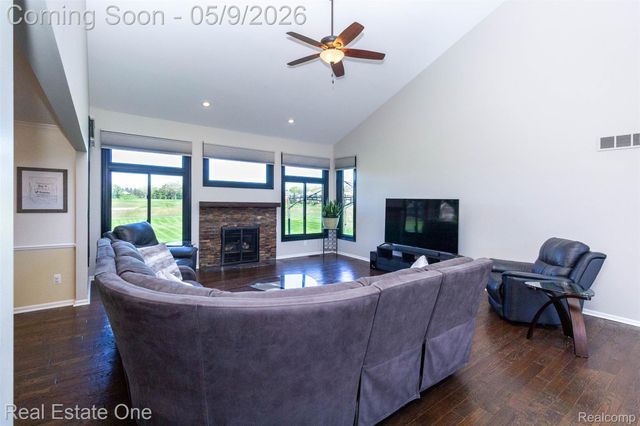 418 Gleneagles, Highland Charter Township, MI 48357