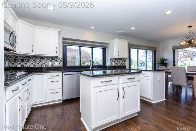 418 Gleneagles, Highland Charter Township, MI 48357