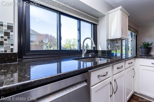 418 Gleneagles, Highland Charter Township, MI 48357
