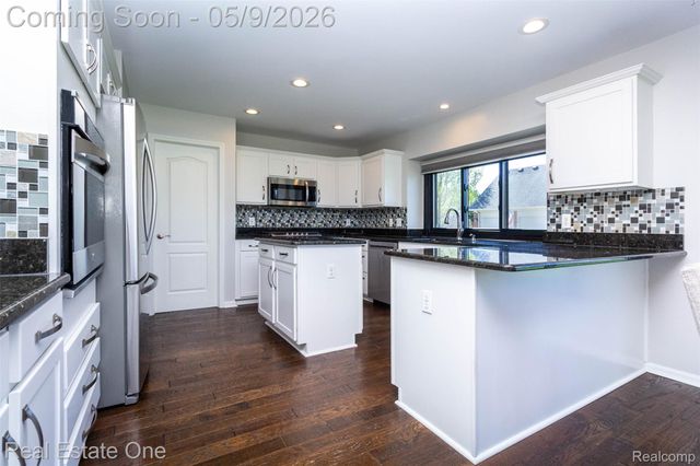 418 Gleneagles, Highland Charter Township, MI 48357