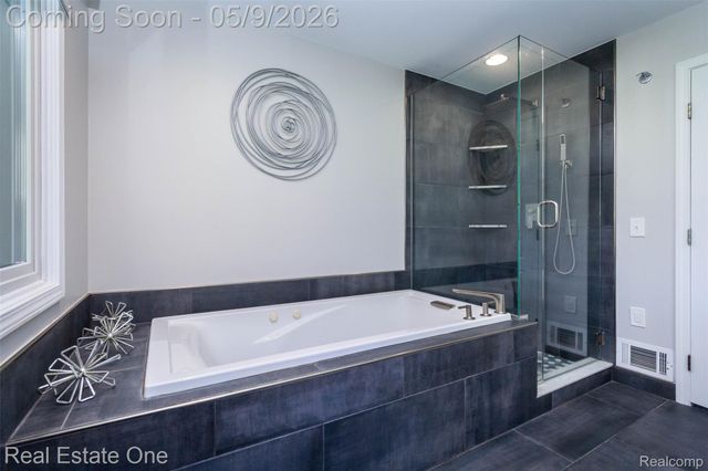 418 Gleneagles, Highland Charter Township, MI 48357