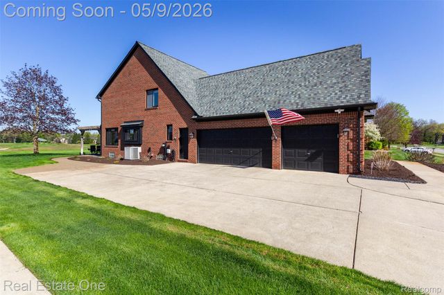 418 Gleneagles, Highland Charter Township, MI 48357