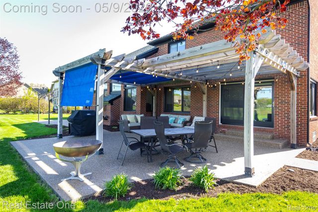 418 Gleneagles, Highland Charter Township, MI 48357