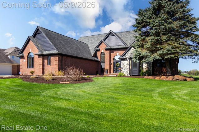 418 Gleneagles, Highland Charter Township, MI 48357