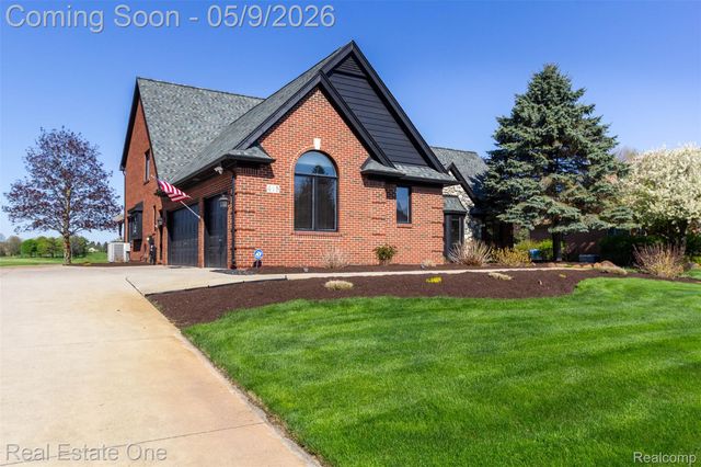 418 Gleneagles, Highland Charter Township, MI 48357