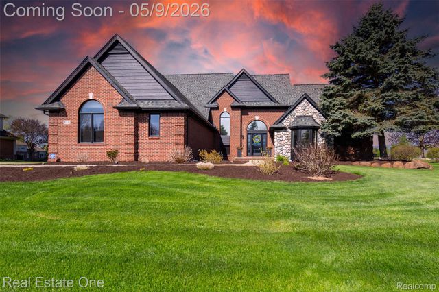 418 Gleneagles, Highland Charter Township, MI 48357