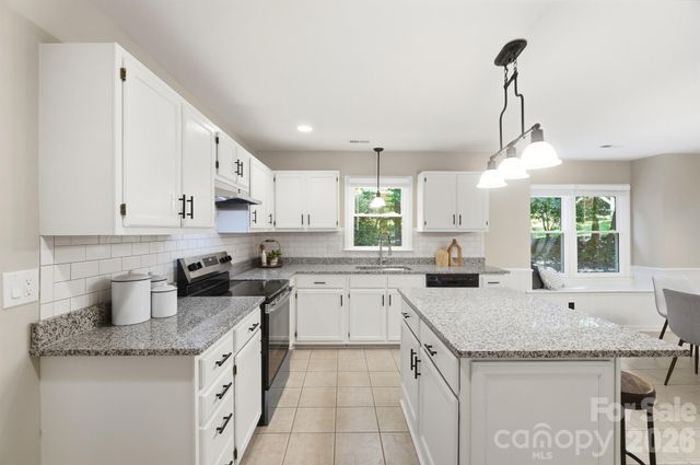 730 Fredricksburg Road, Matthews, NC 28105