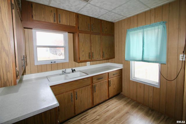 2318 N FLORA Avenue, Peoria, IL 61604