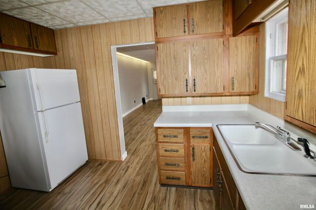 2318 N FLORA Avenue, Peoria, IL 61604