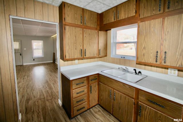 2318 N FLORA Avenue, Peoria, IL 61604