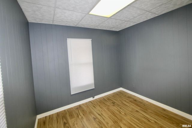 2318 N FLORA Avenue, Peoria, IL 61604