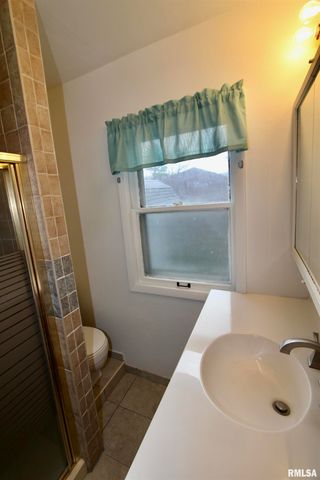 2318 N FLORA Avenue, Peoria, IL 61604