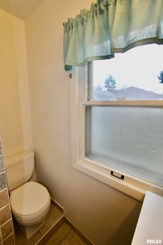 2318 N FLORA Avenue, Peoria, IL 61604